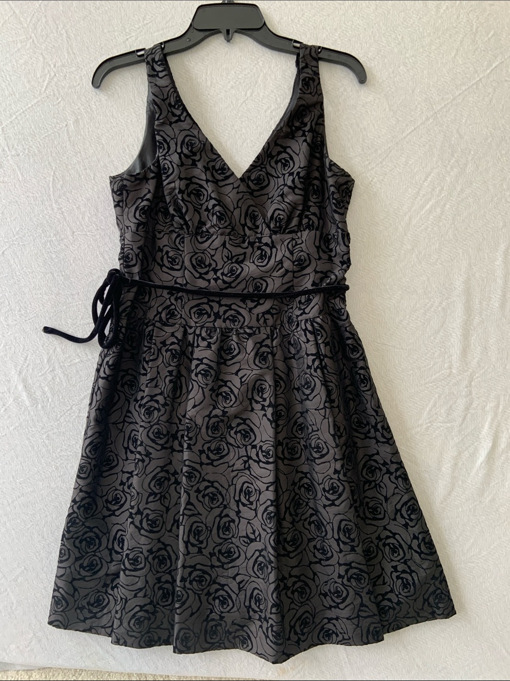 Evan Picone Black Floral V-Neck A-Line Dress on Gray